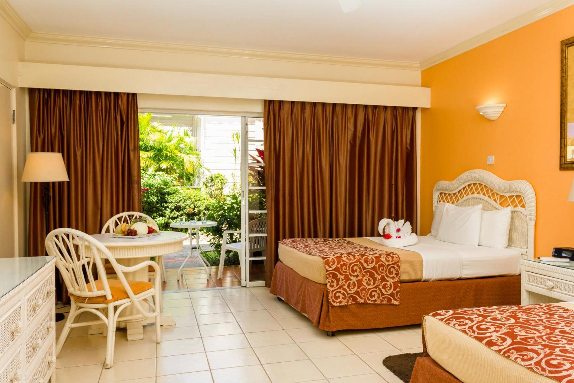 Bay Gardens Hotel Gros Islet Exteriör bild